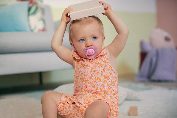 Пустышка силиконовая Philips Avent Ultra Soft SCF223/02, 6-18 месяцев, для девочек, 2 шт