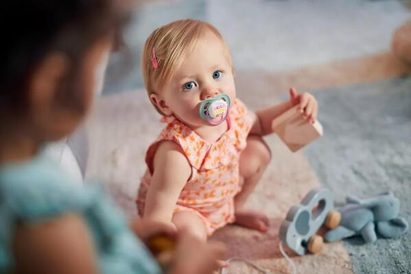 Пустышка силиконовая Philips Avent Ultra Air SCF080/09 ортодонтическая, 0-6 месяцев, 2 шт