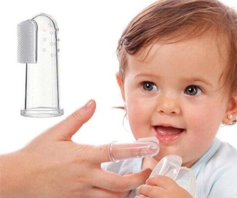 Зубная щетка BabyOno 723/02 с массажем для десен голубая, 1 шт