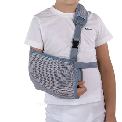 Бандаж для руки Алком 3004 kids підтримуючий, пов'язка косинка, сірого кольору, розмір 2