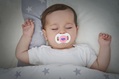 Пустушка силіконова Wee Baby Нічна №1 ортодонтична з ковпачком 0-6 місяців, 1 шт