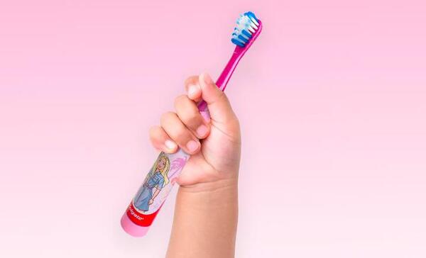 Электрическая зубная щетка Colgate Barbie/Batman, детская