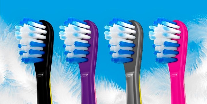 Электрическая зубная щетка Colgate Barbie/Batman, детская