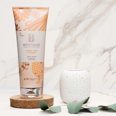 Скраб для тела Boutique Amber, Musk & Vanilla, 225 г
