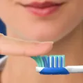 Набір зубних щіток 1+1 Oral-B 3D White Fresh Відбілювання, середньої жорсткості, 2 шт