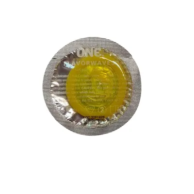 Презерватив ONE Flavor Waves Banana Split жовтий, 1 штука