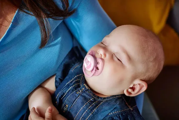 Пустушка силіконова Philips Avent Ultra Soft SCF222/02, 0-6 місяців, для дівчаток, 2 шт