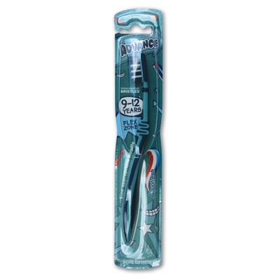 Зубна щітка Aquafresh Advanced, 9-12 років, 1 штука