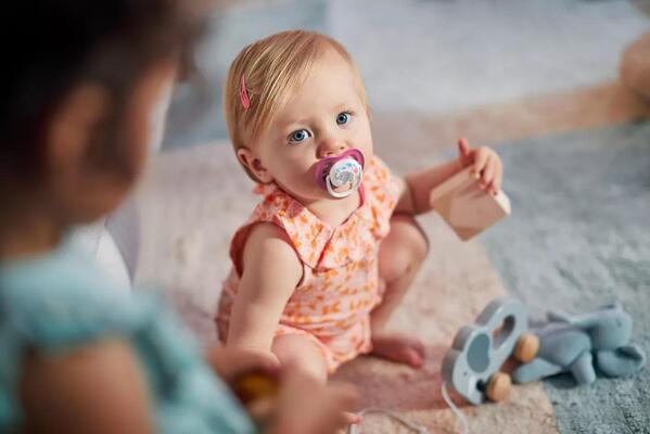 Пустышка силиконовая Philips Avent Ultra Air Animal SCF080/08 ортодонтическая, для девочек, 6-18 месяцев, 2 шт