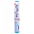 Зубная щетка Sensodyne Чувствительность зубов и защита десен, 1 штука
