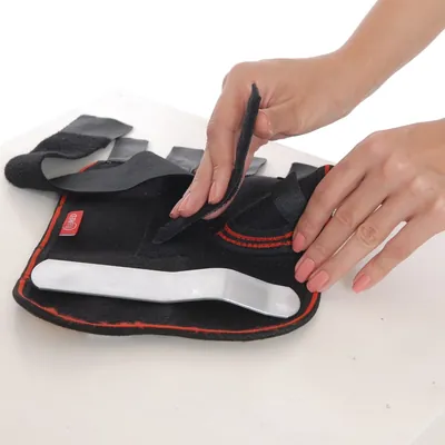 Бандаж на променезап'ястковий суглоб ReMed R 8304 з фіксацією пальця, розмір М